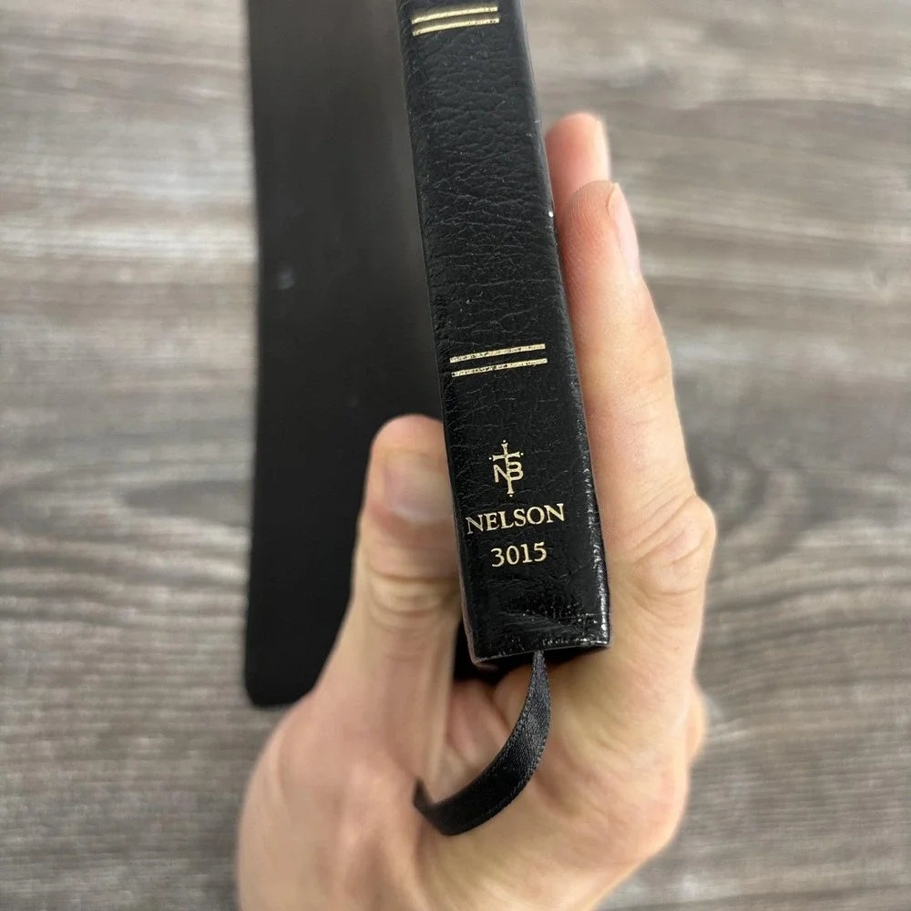 Holy Bible NKJV New King James Version Bonded Leather Black Nelson Thinline